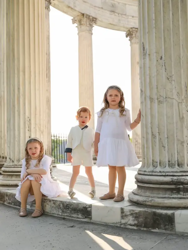 Three sisters between white stone columns, outdoor photography by Photoholic, Rockland County NY